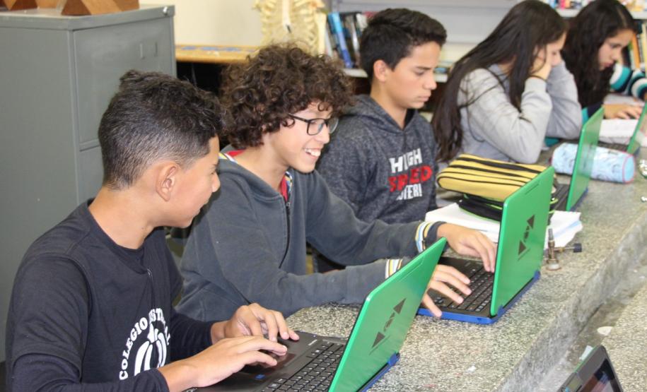 Aula de ciências com uso do Laboratório Móvel
