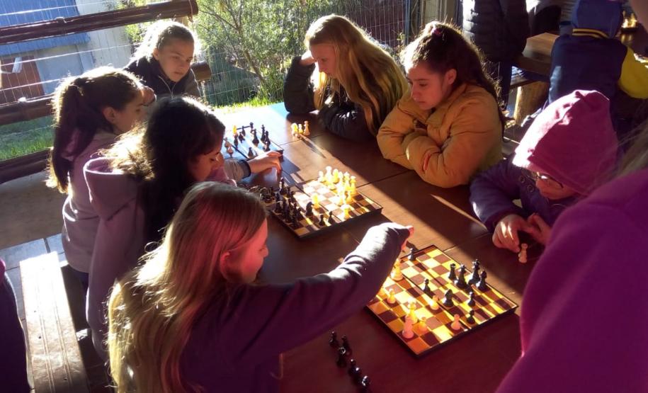 Colégio Estadual Anastácia Kruk elabora projeto de Xadrez para seus alunos.