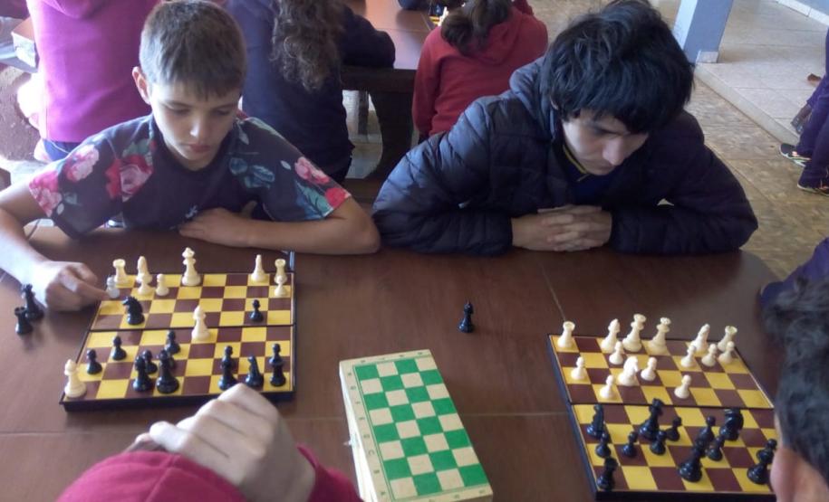 Colégio Estadual Anastácia Kruk elabora projeto de Xadrez para seus alunos.