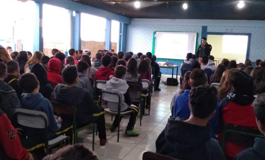 Colégio Estadual Moacyr Julio Silvestre realiza palestra sobre Segurança no Trânsito.