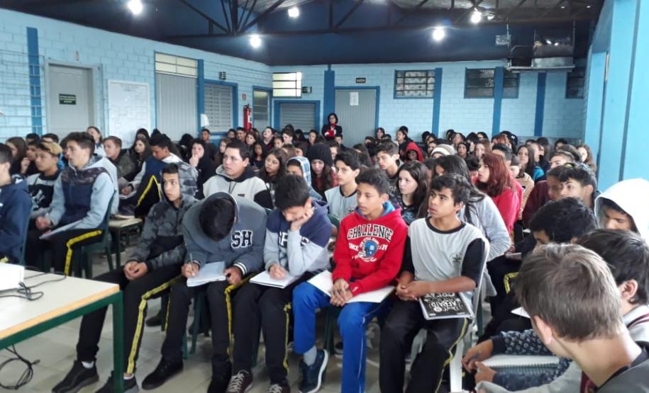 Colégio Estadual Moacyr Julio Silvestre realiza palestra sobre Segurança no Trânsito.