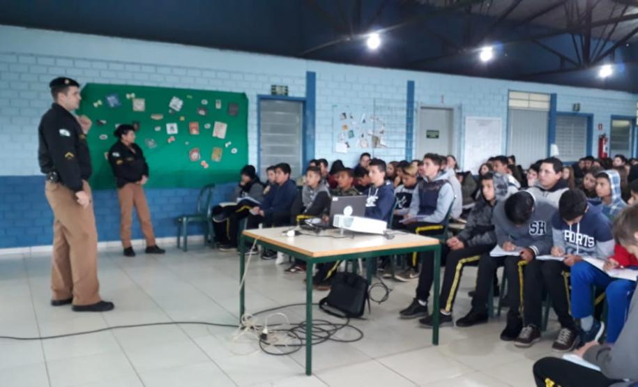 Colégio Estadual Moacyr Julio Silvestre realiza palestra sobre Segurança no Trânsito.