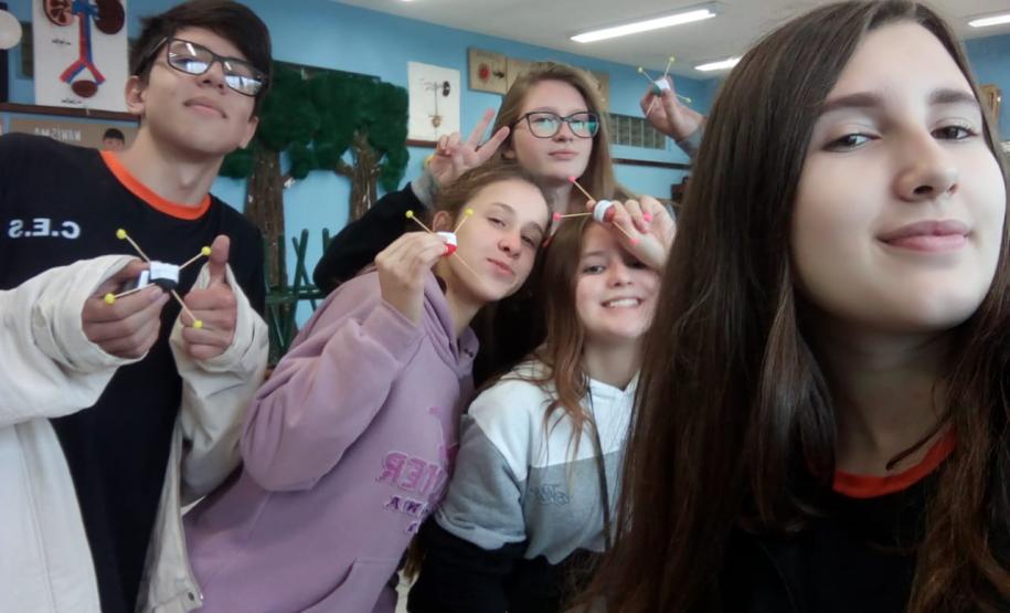 Geometria espacial das moléculas: O lúdico e tecnológico nas aulas de Ciências.