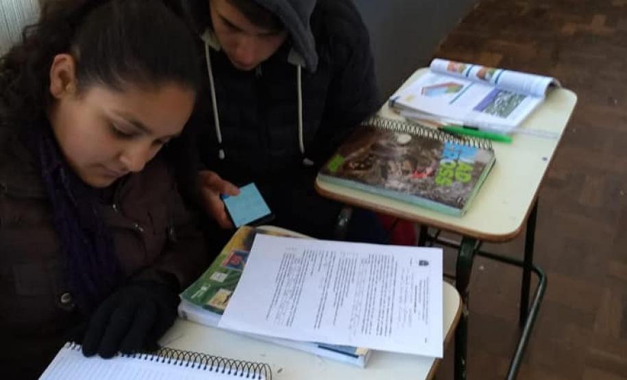 Aula prática de Física, no Colégio Estadual do Campo Prof. Luiz Andrade.