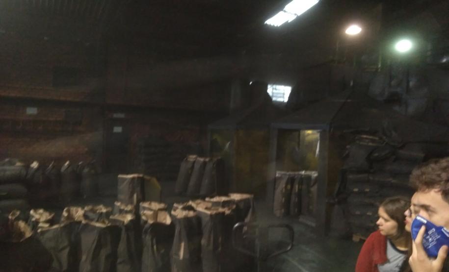 Alunos do curso Técnico em Química, do Colégio Estadual Francisco Carneiro Martins, participaram de visita técnica à Indústria Alphacarbo