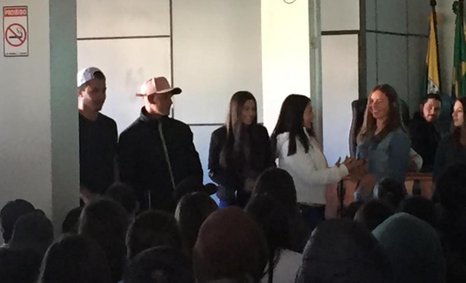 Alunos e professores do Colégio Estadual do Campo Prof. Luiz Andrade - 1º lugar na categoria Ensino Médio