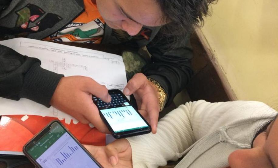 Alunos do Ensino Médio do Colégio Est. Ver. Heitor Rocha Kramer realizam atividades de nivelamento e identificação das fragilidades dos descritores da Prova Paraná.