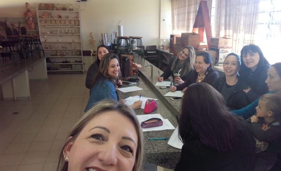 Professores do Colégio Estadual do Campo Dom Pedro I participam de projeto de extensão em Modelagem Matemática.