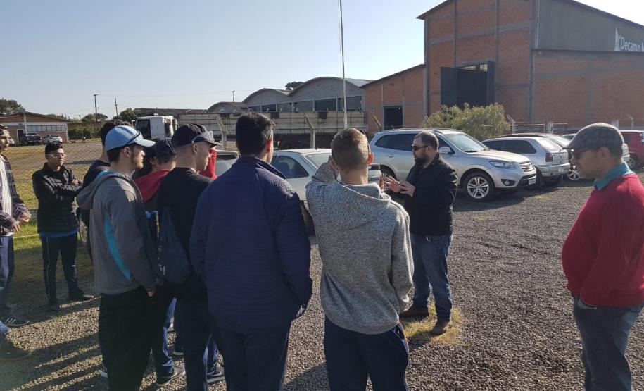 O Curso de Técnico em Eletromecânica do Carneiro Martins realiza visita técnica na empresa DECAMP Mecânica Industrial.