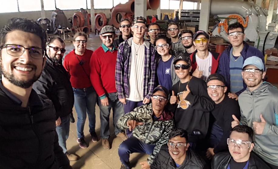 O Curso de Técnico em Eletromecânica do Carneiro Martins realiza visita técnica na empresa DECAMP Mecânica Industrial.