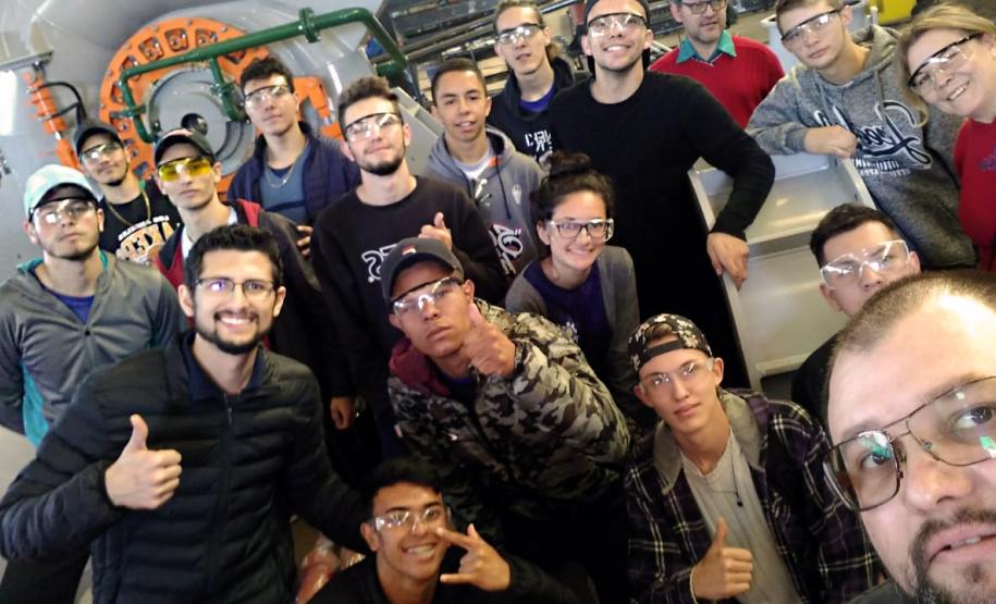 O Curso de Técnico em Eletromecânica do Carneiro Martins realiza visita técnica na empresa DECAMP Mecânica Industrial.