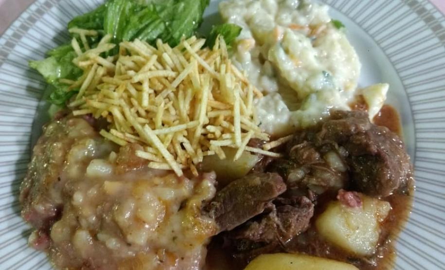 Pratos elaborados tendo como base a batata (colhida na Instituição Escolar).