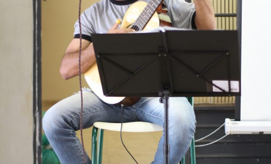 Projeto Social de parceria entre C.E. do Campo da Palmeirinha e Bandeira Batatas e Cereais visa combater a evasão escolar.