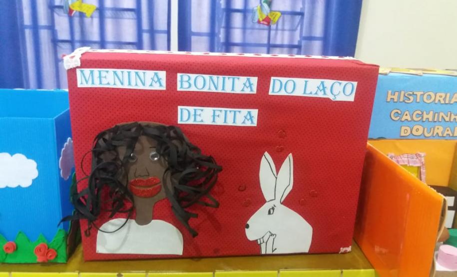 Parceria entre Colégio E. Mário Evaldo Morski e Escola Municipal Água Verde leva Caixa de leituras para incentivar alunos.