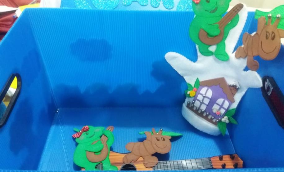 Parceria entre Colégio E. Mário Evaldo Morski e Escola Municipal Água Verde leva Caixa de leituras para incentivar alunos.