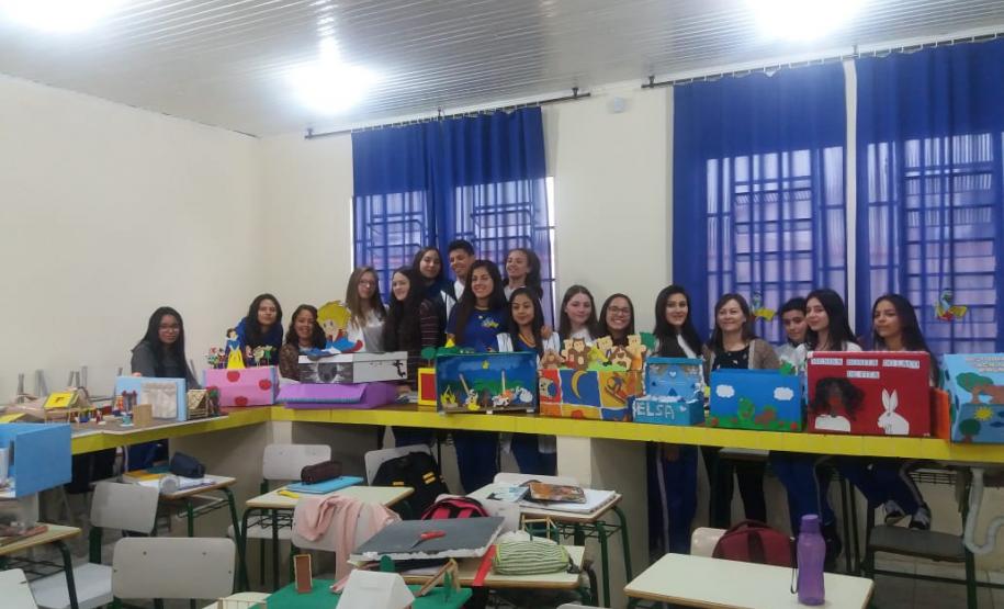 Parceria entre Colégio E. Mário Evaldo Morski e Escola Municipal Água Verde leva Caixa de leituras para incentivar alunos.