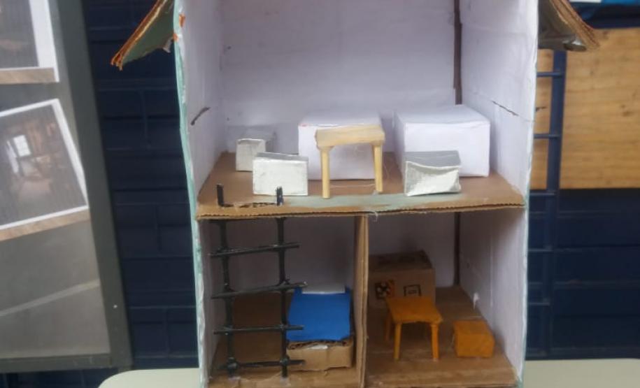 Leitura e exposição do Diário de Anne Frank: uma prática dos alunos do C.E. do Campo Izaltino R. Bastos