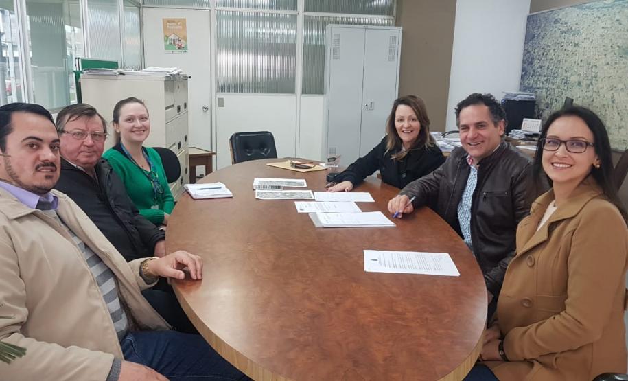 Representantes do NRE Guarapuava e Secretaria Municipal de Habitação e Urbanismo debatem demandas das Instituições de Ensino