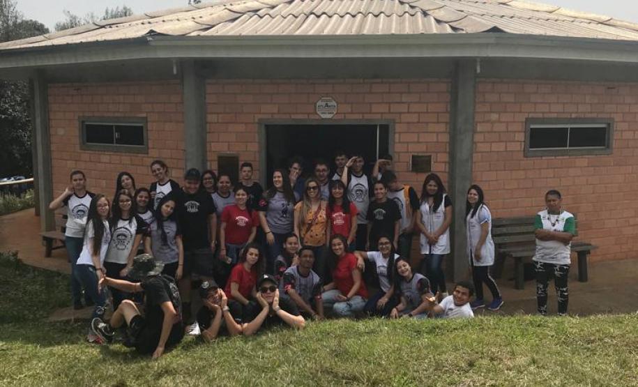 Aula de campo na disciplina de Sociologia: uma visita à ONG Outro Olhar.