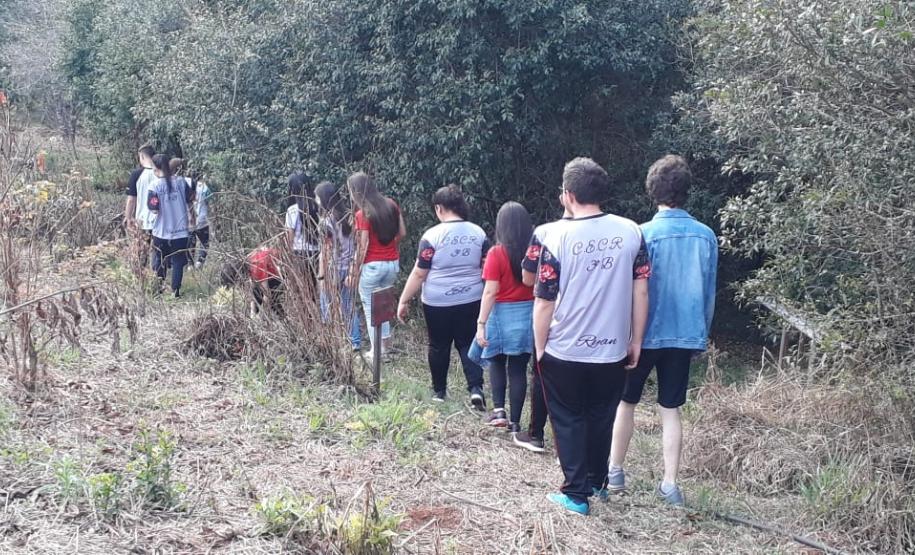Aula de campo na disciplina de Sociologia: uma visita à ONG Outro Olhar.