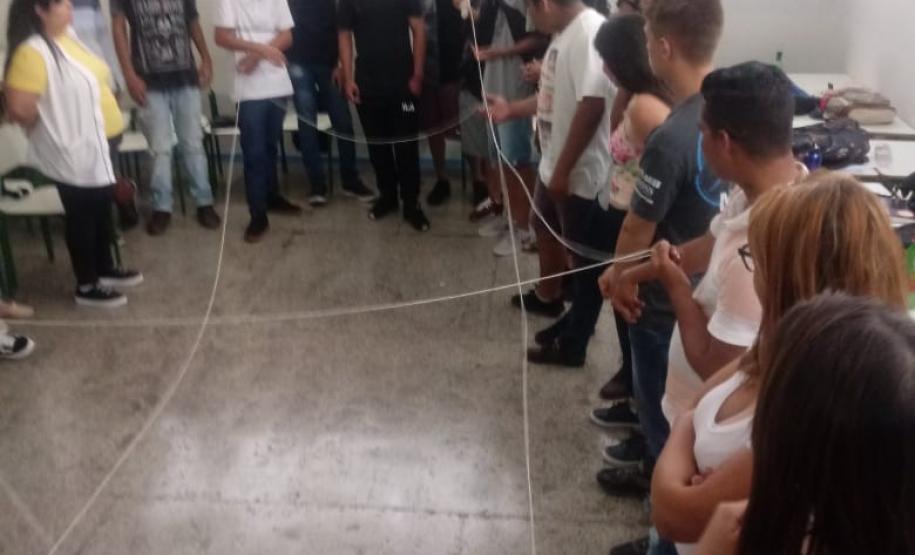 Parceria entre CEEBJA Guarapuava e UNICENTRO proporciona oficinas aos alunos