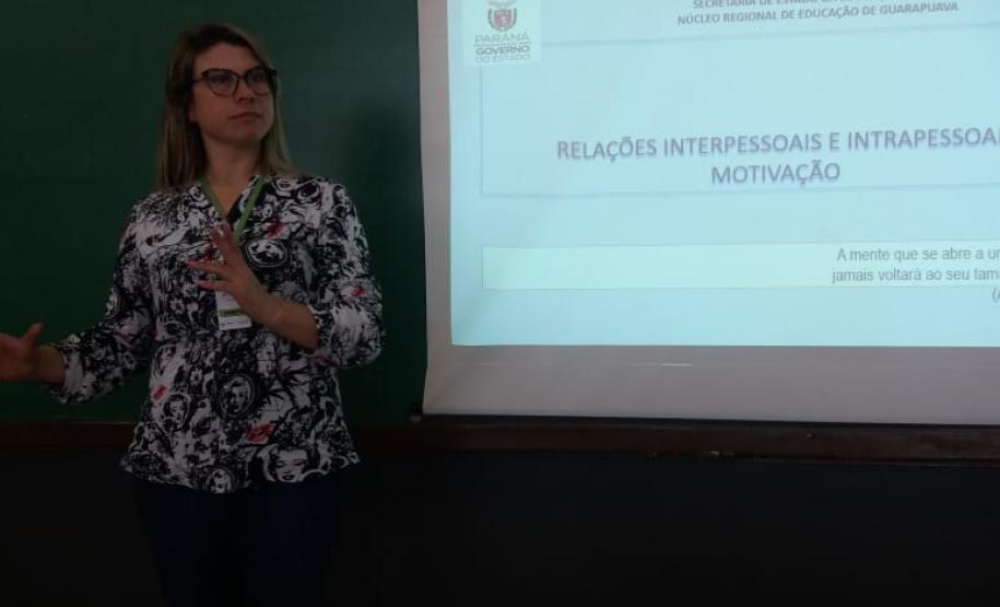 Profissionais do Colégio Estadual Santo Antonio participam da palestra motivacional: “Relações interpessoais e a relação de si mesmo”.