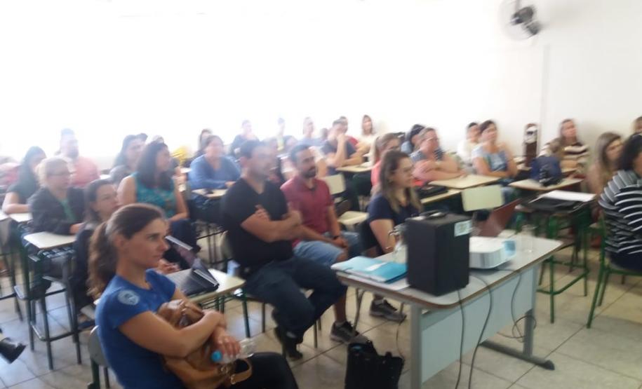 Profissionais do Colégio Estadual Santo Antonio participam da palestra motivacional: “Relações interpessoais e a relação de si mesmo”.