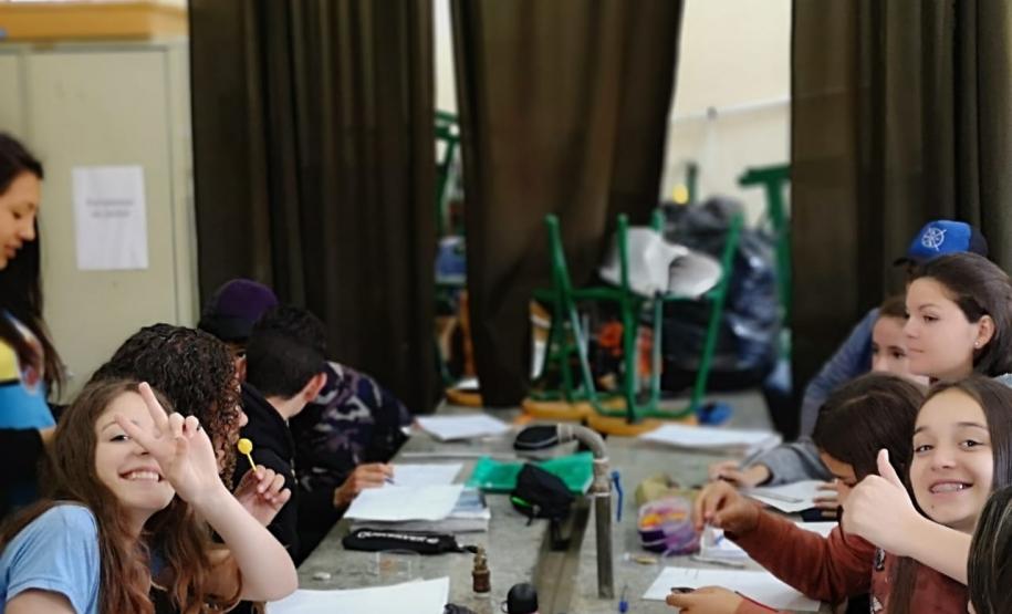 Estudando as estruturas do corpo humano sob o prisma evolutivo: prática dos alunos do C.E. Bibiana Bitencourt.