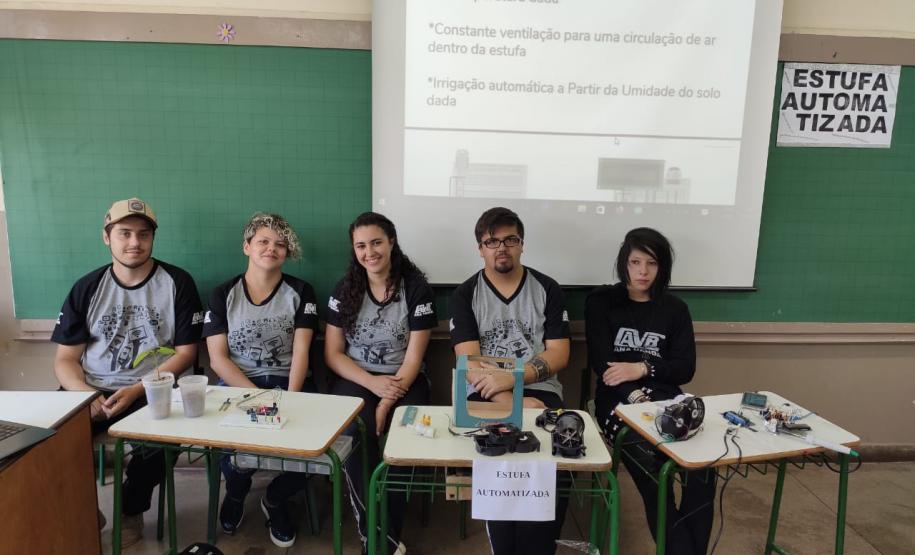 Colégio Estadual Ana Vanda Bassara realiza Feira Cultural Científica e Tecnológica