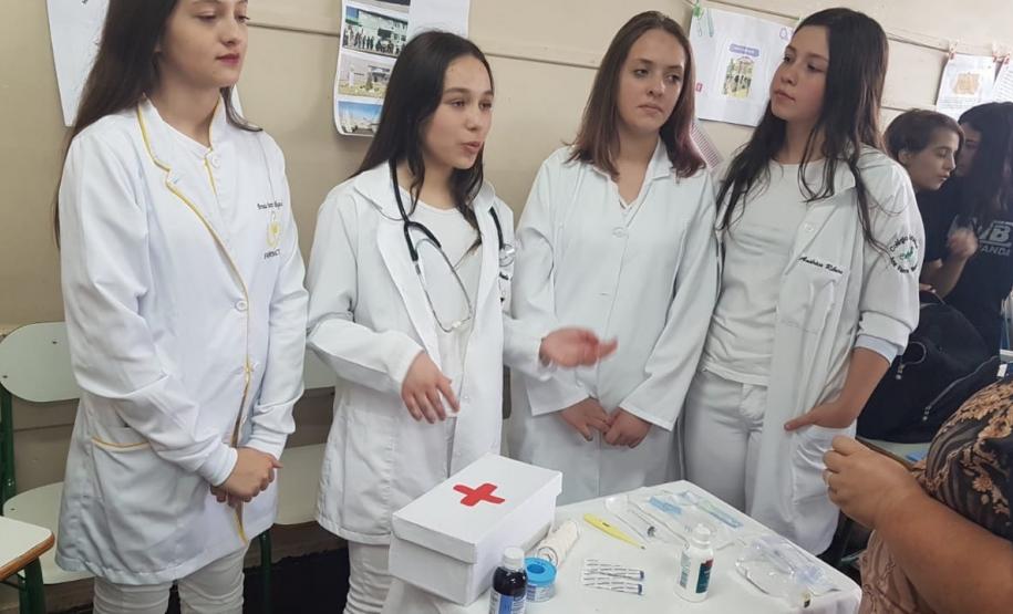 Colégio Estadual Ana Vanda Bassara realiza Feira Cultural Científica e Tecnológica