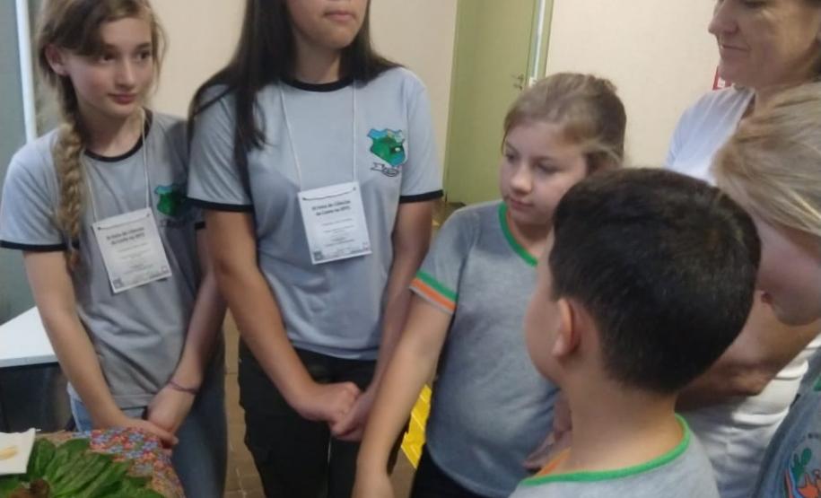 Alunos do C.E. do Campo de Lagoa Seca participam de Feira de Ciências da UFFS, Campus Laranjeiras do Sul.