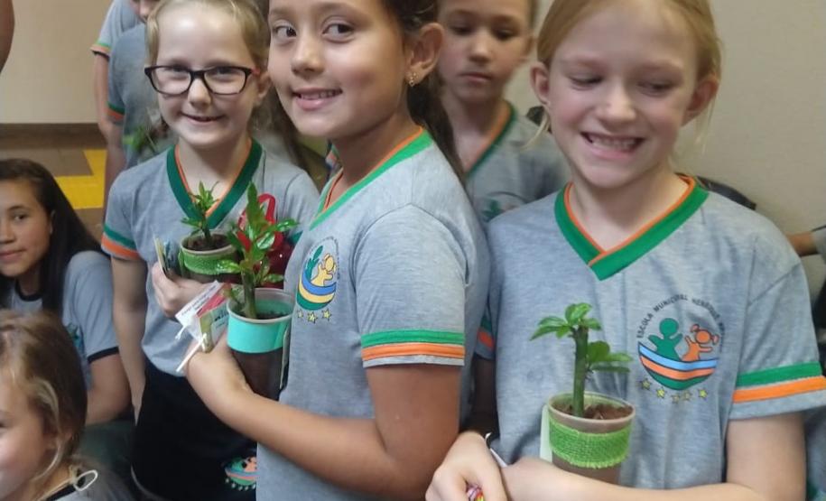 Alunos do C.E. do Campo de Lagoa Seca participam de Feira de Ciências da UFFS, Campus Laranjeiras do Sul.