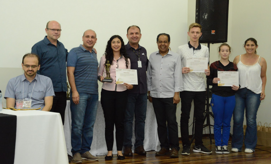 Colégios de Guarapuava recebem menção honrosa de Iniciação Científica da UNICENTRO