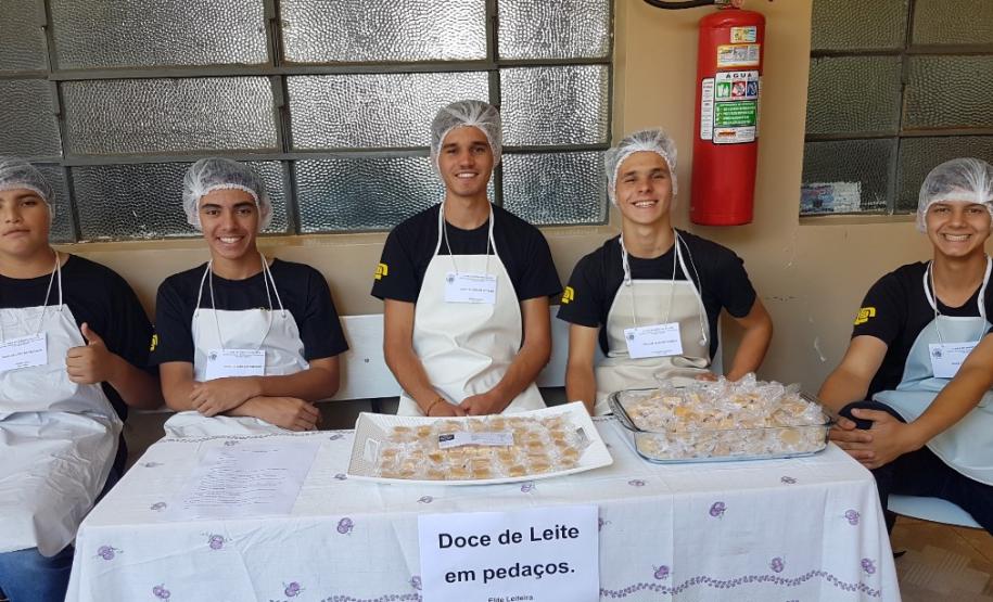 2ª Feira de derivados do leite e suas propriedades físico-químicas no CEEP Arlindo Ribeiro.