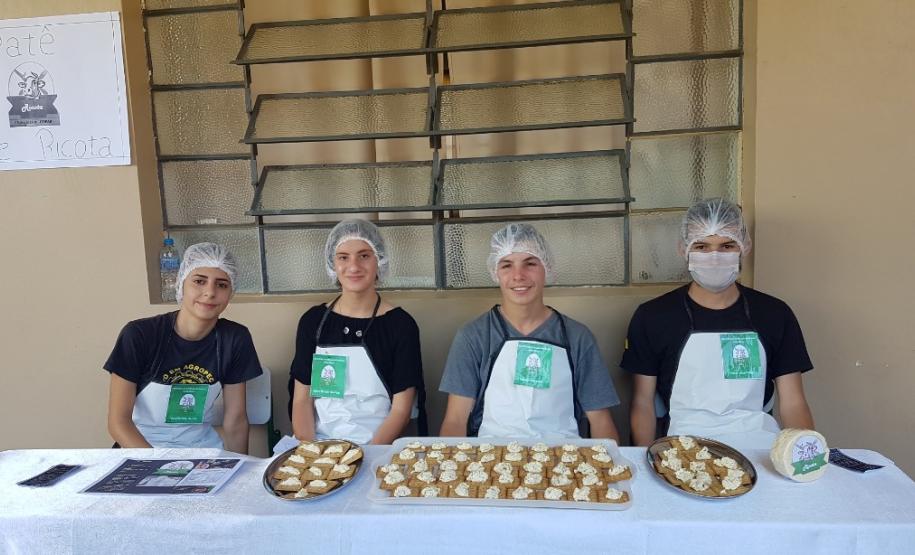2ª Feira de derivados do leite e suas propriedades físico-químicas no CEEP Arlindo Ribeiro.