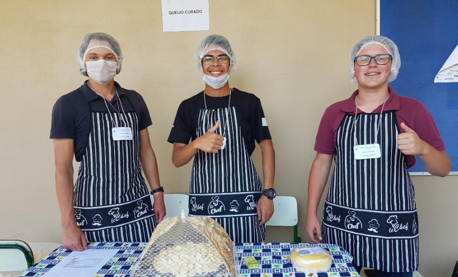 2ª Feira de derivados do leite e suas propriedades físico-químicas no CEEP Arlindo Ribeiro.
