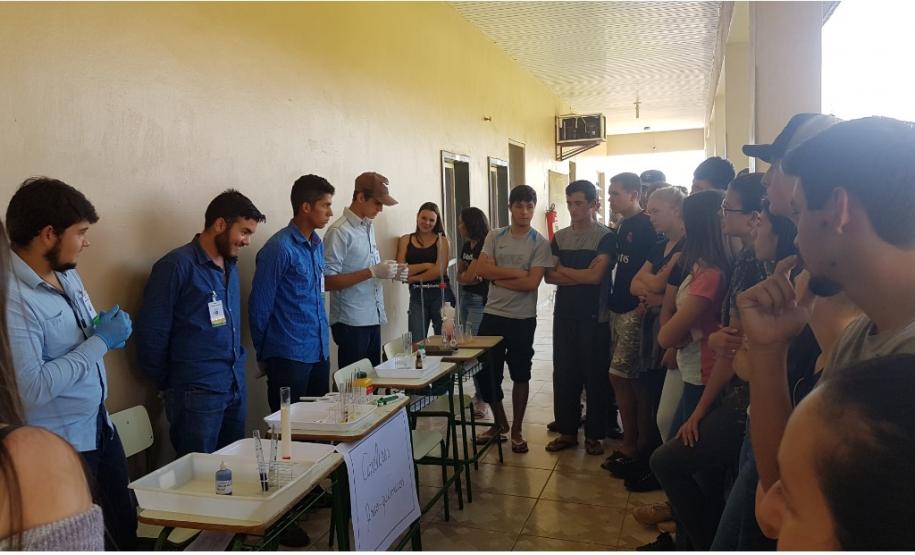 2ª Feira de derivados do leite e suas propriedades físico-químicas no CEEP Arlindo Ribeiro.