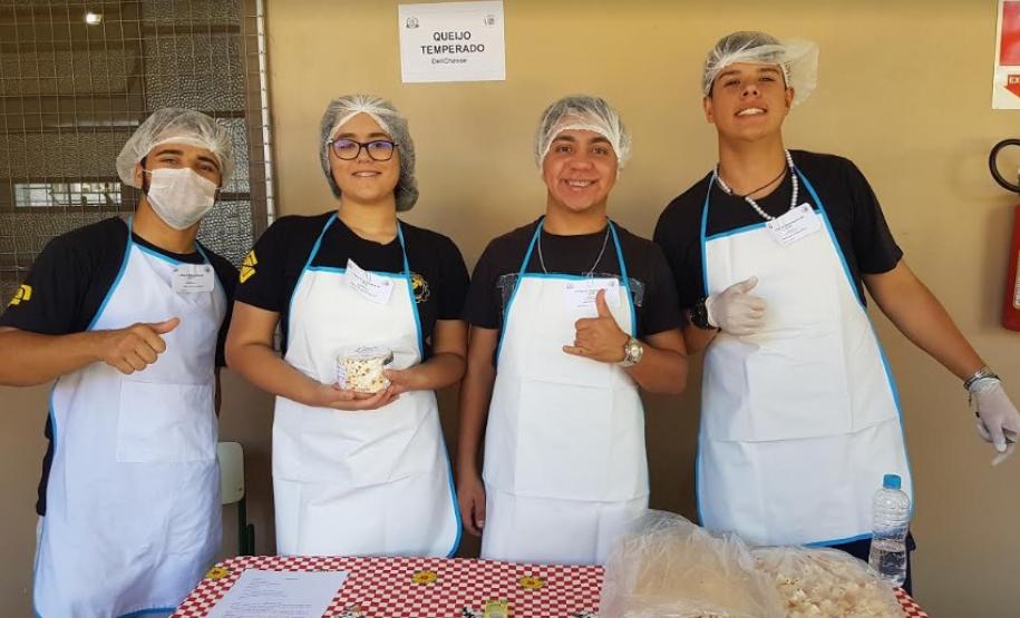 2ª Feira de derivados do leite e suas propriedades físico-químicas no CEEP Arlindo Ribeiro.