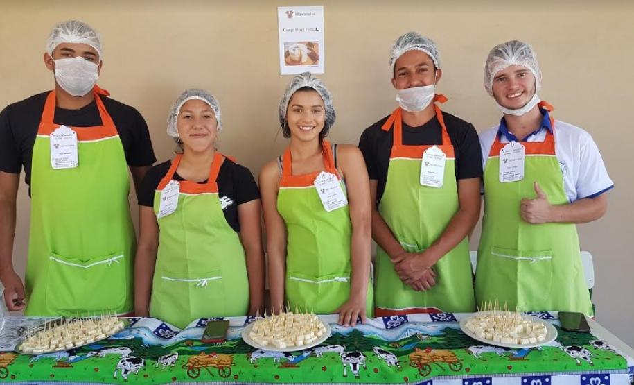 2ª Feira de derivados do leite e suas propriedades físico-químicas no CEEP Arlindo Ribeiro.