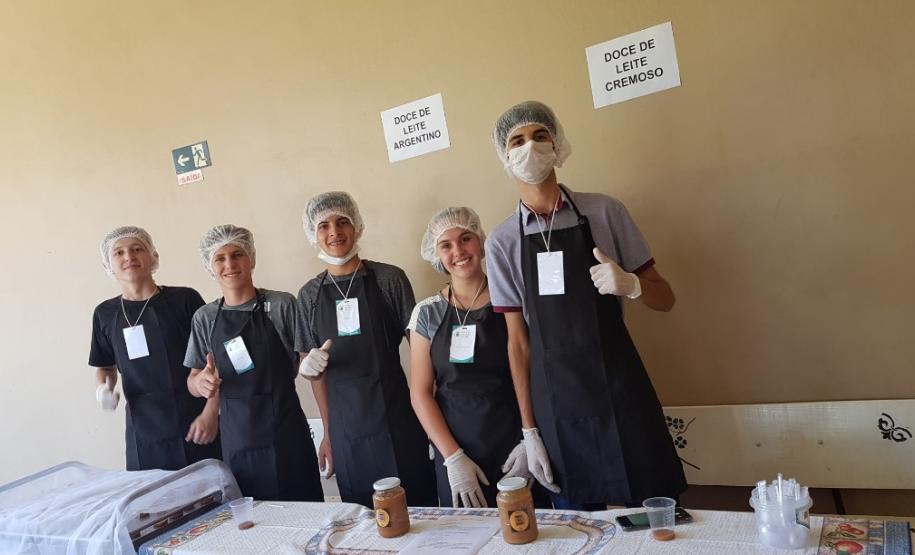 2ª Feira de derivados do leite e suas propriedades físico-químicas no CEEP Arlindo Ribeiro.