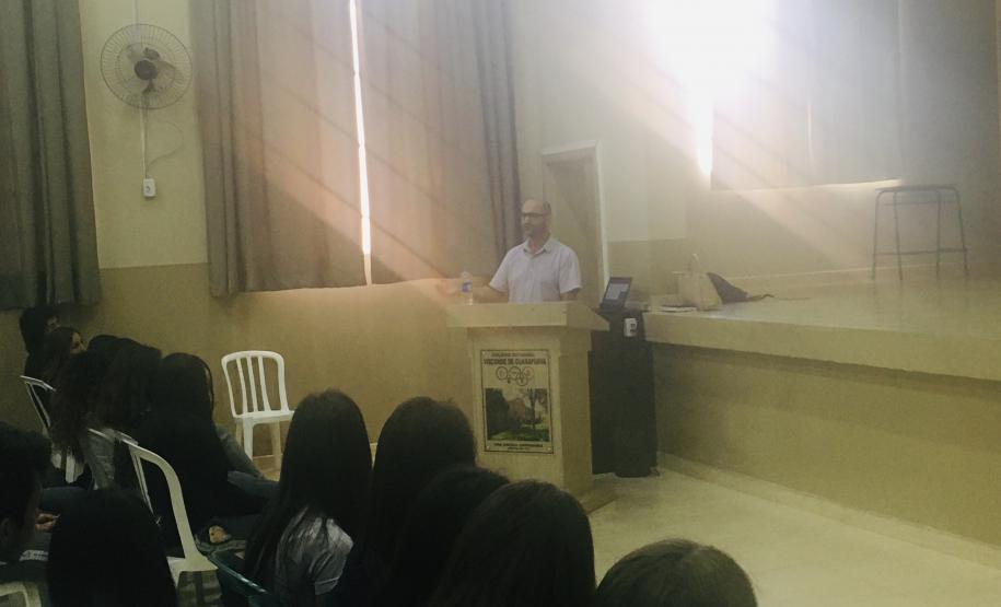 “Importância do saber”: uma palestra para os alunos das 3ª Séries do Ensino Médio matutino, do Colégio Estadual Visconde de Guarapuava