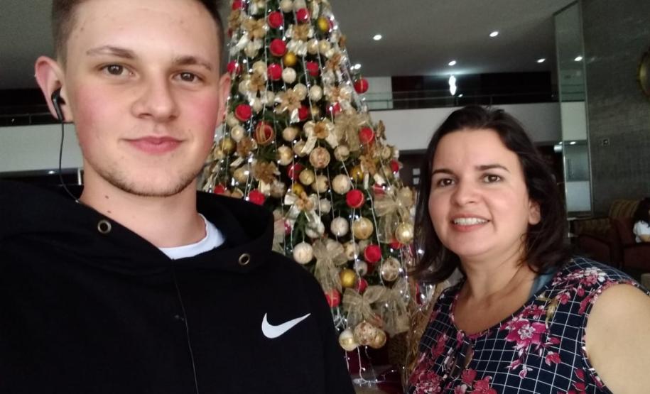 Aluno e professora do C.E. Professor Mario Evaldo Morski tomam posse e atuam como jovens senadores, no 12º Concurso de Redação do Senado Federal.