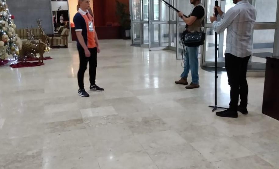 Aluno e professora do C.E. Professor Mario Evaldo Morski tomam posse e atuam como jovens senadores, no 12º Concurso de Redação do Senado Federal.