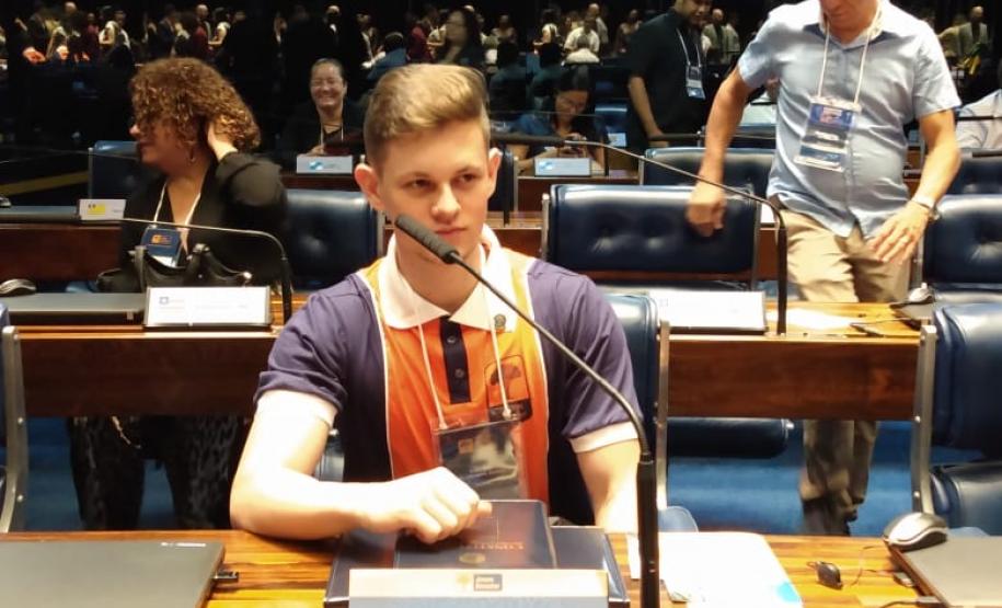 Aluno e professora do C.E. Professor Mario Evaldo Morski tomam posse e atuam como jovens senadores, no 12º Concurso de Redação do Senado Federal.