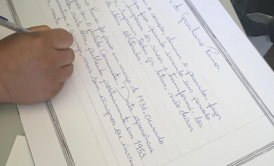 Projeto interdisciplinar incentiva leitura e traz uma reflexão acerca de questões sociais e filosóficas.