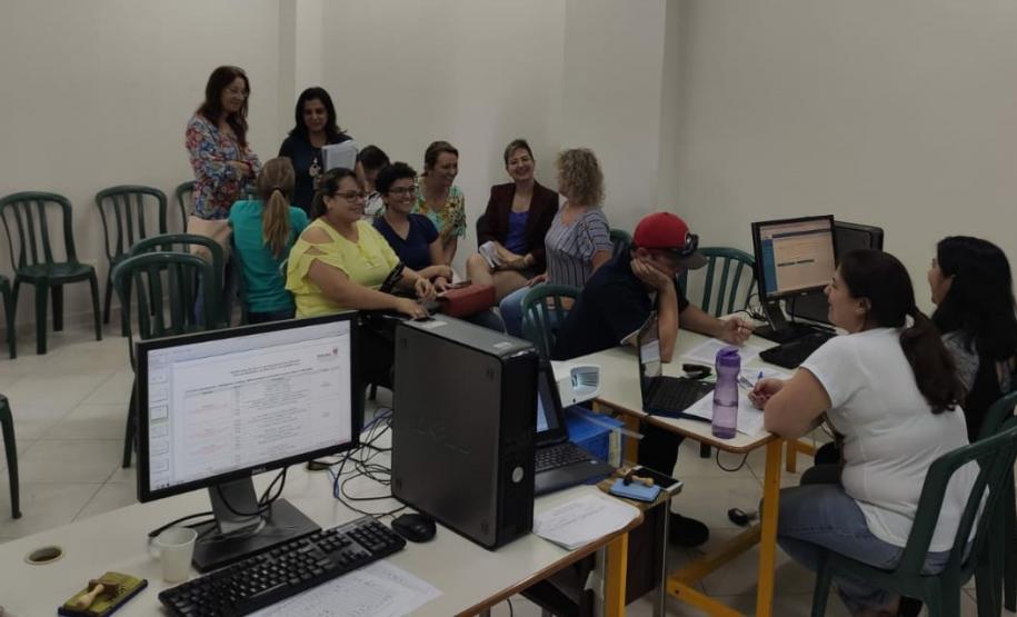 Sessão pública de distribuição de aulas