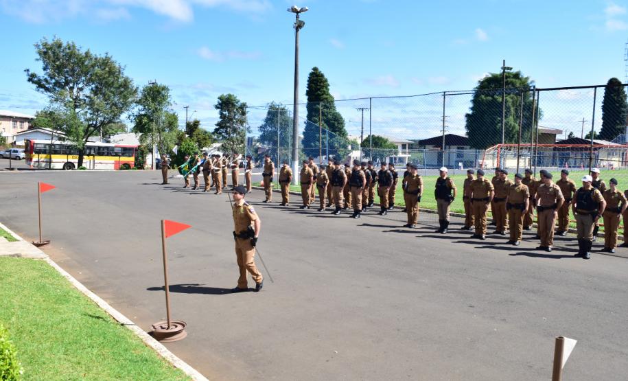 Chefia do NRE Guarapuava participa de solenidade no 16º Batalhão de Policia Militar
