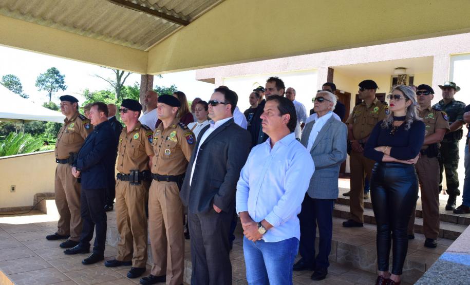 Chefia do NRE Guarapuava participa de solenidade no 16º Batalhão de Policia Militar