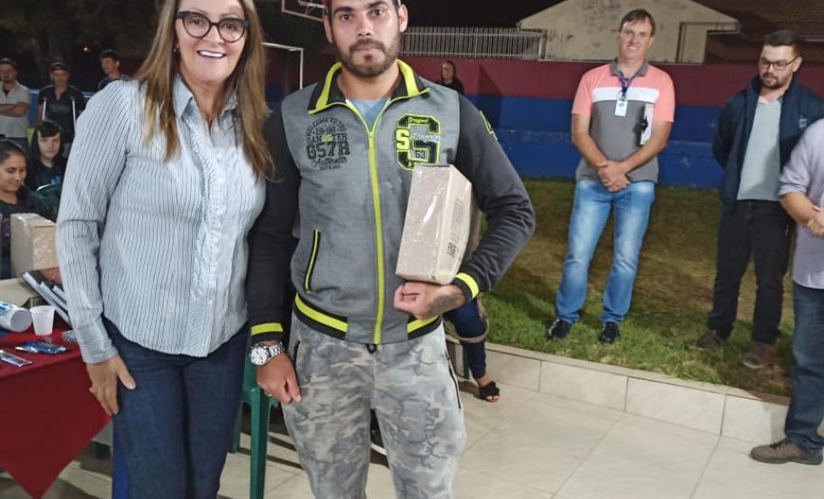 Alunos dos CEEBJAS Candói e Pinhão recebem Kits Escolares.