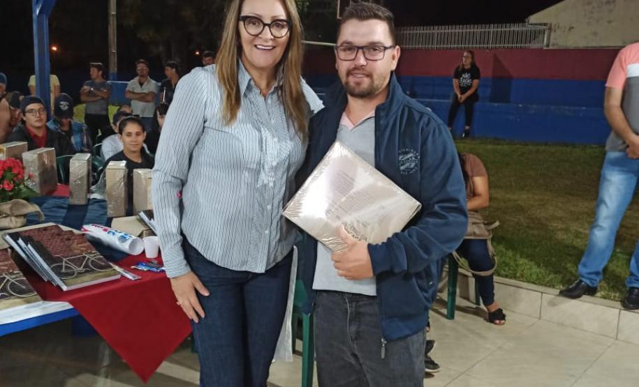 Alunos dos CEEBJAS Candói e Pinhão recebem Kits Escolares.